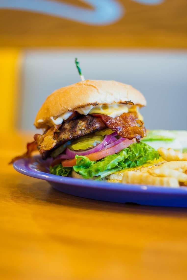 Burger with lettuce and tomato