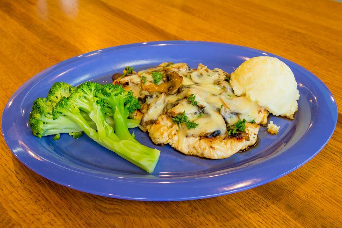 Grilled chicken breast with salad and potatoes