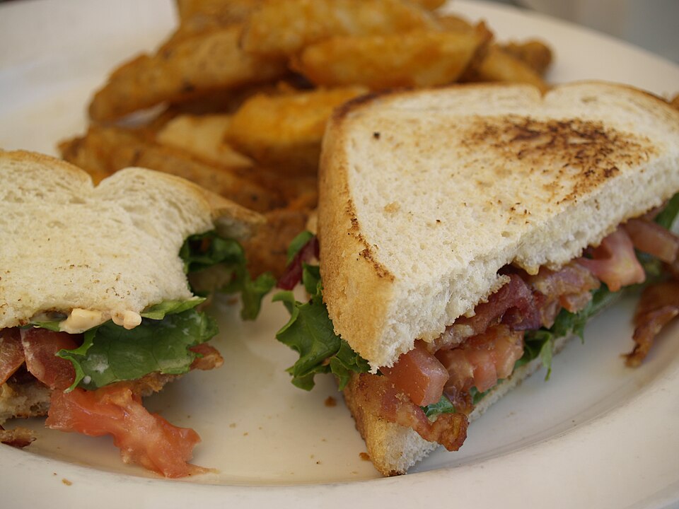 Sample photo: BLT sandwich with pommes frites